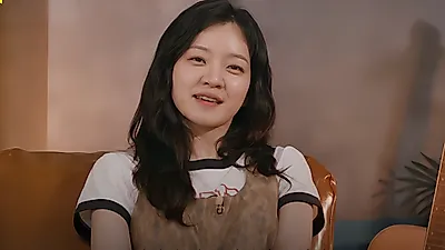 Go Ah-sung Ends '0 Following' Streak by Following City Women's Shelter Co-hosts
