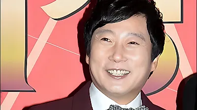 Lee Soo Geun revisits the Gag Concert set where his love story began