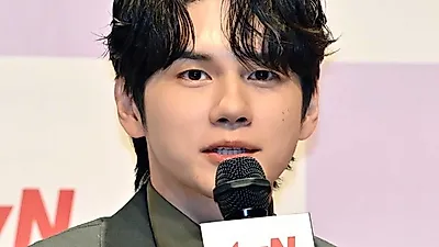 Ong Seongwoo se estrena como villano en Chilling Romance y enciende Seúl con Wanna One