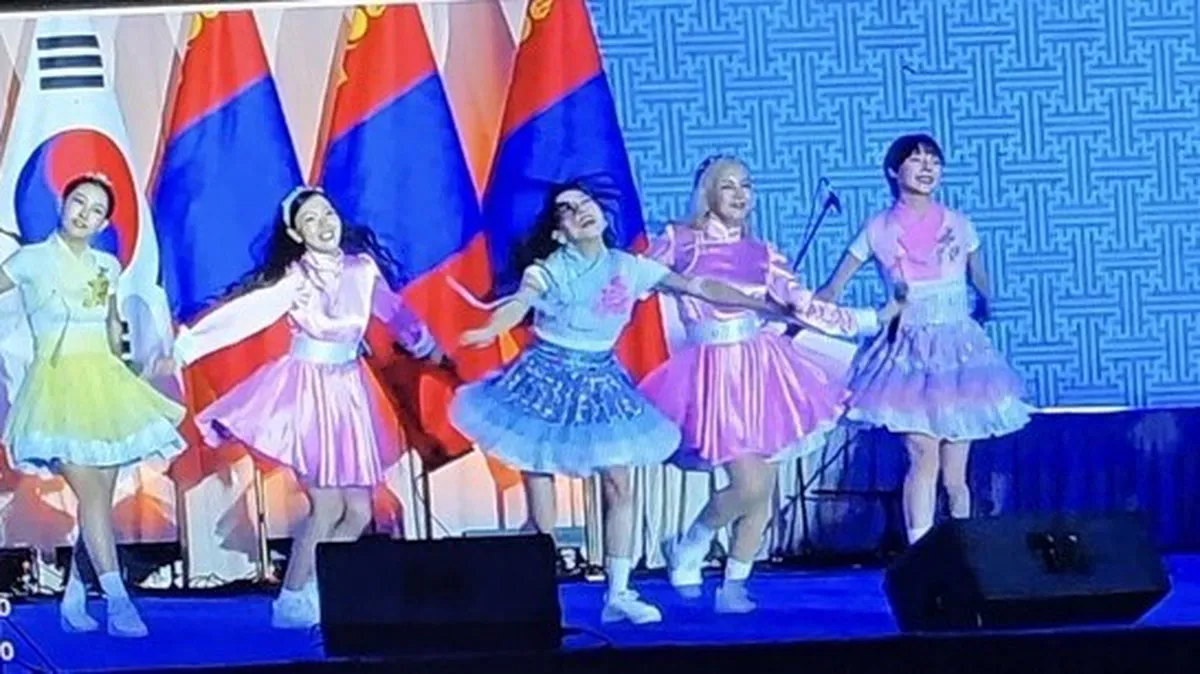 Girl Group Navillera Performs 'Friday Night' at Korea-Mongolia State Banquet