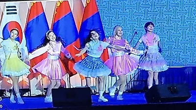Navillera takes 'Friday Night' from a state banquet to Naadam