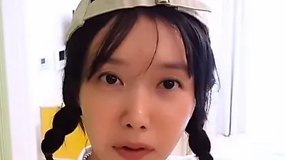채정안, 꽃다발 들고 ‘미세스 마캠’ 막공에…대학로 찾은 동료 응원