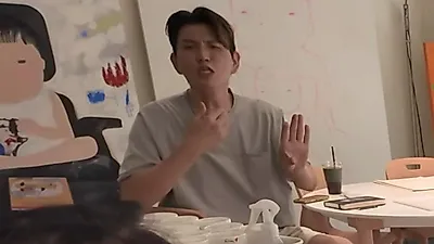 Hong Hyun Hee's son Jun-beom turns shy nerves into art-class focus