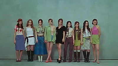 I.O.I's 10th-anniversary glow lifts them to No. 1