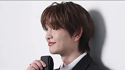 후드티부터 수트까지, 온유의 반전 스타일링 담긴 비하인드 영상 공개