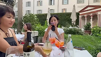 Hwang Shin-hye saborea Milán tras 10 años: cafés icónicos y reseñas sin filtro