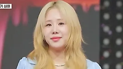 Im Chang-jung se rinde ante U Sung-eun y le propone un dúo en pleno set: "Grabemos esta n…