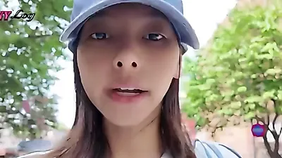 Kani abre sus vacaciones con un mukbang y revela su lado más espontáneo fuera del escenar…