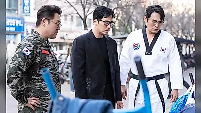 Del delantal de flores al número 1: So Ji-sub dispara Agente Kim reactivado en Netflix