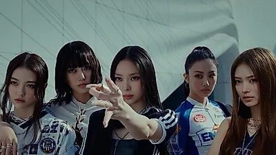 MEOVV、ピンクに弾けるIn my hands MV公開…中世ムードから一転EDMへ