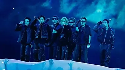 マクロン大統領夫妻、ARMYボム手にBTSパリ公演へ…8万8000人が歓声