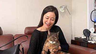 Kim Ha-yeon conmueve al hablar de Woong-i, su gato de 17 años que vive con demencia
