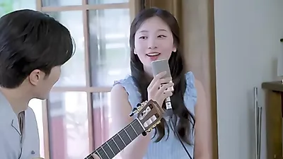 Bolbbalgan4 abre el set de 'Summer, Please': risas, calor y colores de verano entre tomas