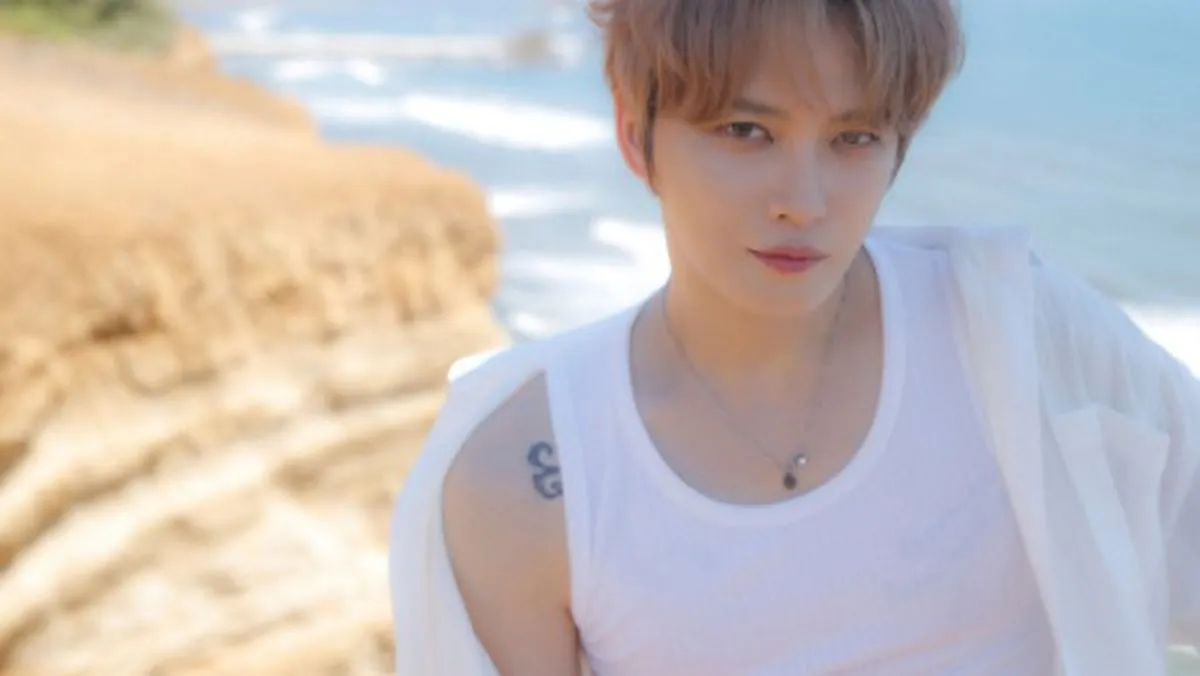 Kim Jae-joong presenta una refrescante atmósfera de verano con las fotos conceptuales de su nuevo sencillo 'THE WAVE'