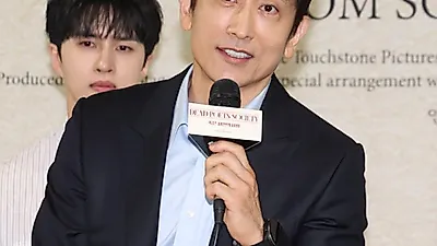 Cha In-pyo lleva el Carpe Diem al teatro en su primer escenario tras 34 años