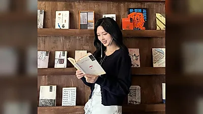 아이브 가을, 책으로 건넨 말 “힘든 시간에 머물지 마세요”