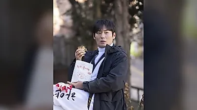 So Ji-sub, ensangrentado bajo la lluvia: Agente Kim reactivado lleva su búsqueda al límite