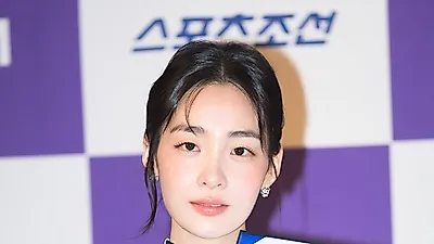 Ju Ji-hoon, IU y Kim Min-Ha dejan su huella en Yongsan-gu para los Premios Blue Dragon Se…