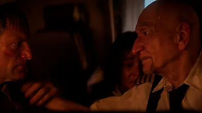 Deep Water llega a Corea: Aaron Eckhart y Ben Kingsley sobreviven entre fuego, océano y t…