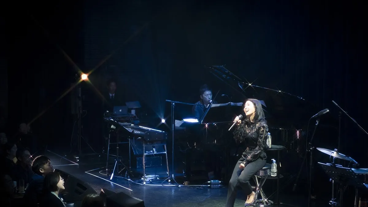 金髪に変身したBoA、プロモーション映像でファンに挨拶