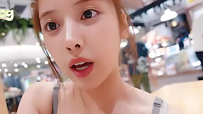 NMIXX チェ・ジウ、日本の街角で犬の散歩してくれる人? 休暇動画に笑顔広がる