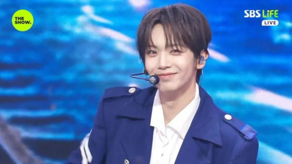 AHOF presenta su vibrante performance de 'RUN TO YOU' con estilo marinero en 'The Show'