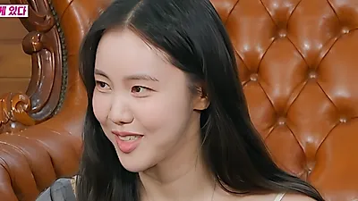 Kim Ye-won brings Sunny's swearing scene back, then reveals the work