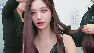 Sullyoon enciende el set de ATURIA con una mirada que evoca “Aishite kudasai”