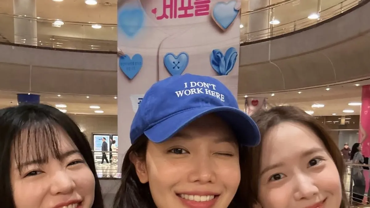 윤아·수영·써니, 티파니 뮤지컬 '유미의 세포들' 백스테이지 깜짝 방문
