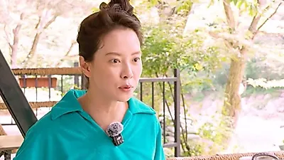 Song Ji-hyo revive la propuesta inesperada de un empleado y la frena con un elegante “sig…