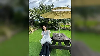 박소담, 물구나무서기 고난도 요가 동작 소화…갑상샘암 투병 딛고 건강한 근황