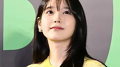 IUとイ・ジョンソク4年の熱愛に幕…次作MVのカメラ前でホ・ナムジュンと再会
