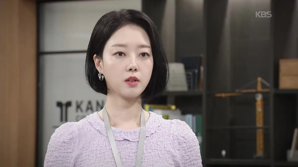 Um Hyeon-gyeong Contemplates Suspicious Circumstances in KBS Drama 'Our Happy Days'