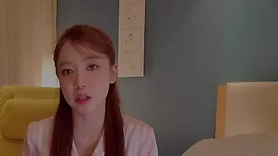 Namjoo abre su carrito en Tokio: su dupla para el estómago y moda de verano sin lujo