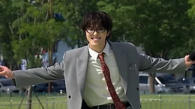 Dino deja el brillo de SEVENTEEN y debuta como Pi-cheol-in en Gyeongju