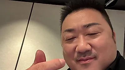 Ma Dong-seok reaparece con un corazón con los dedos tras la muerte de su padre