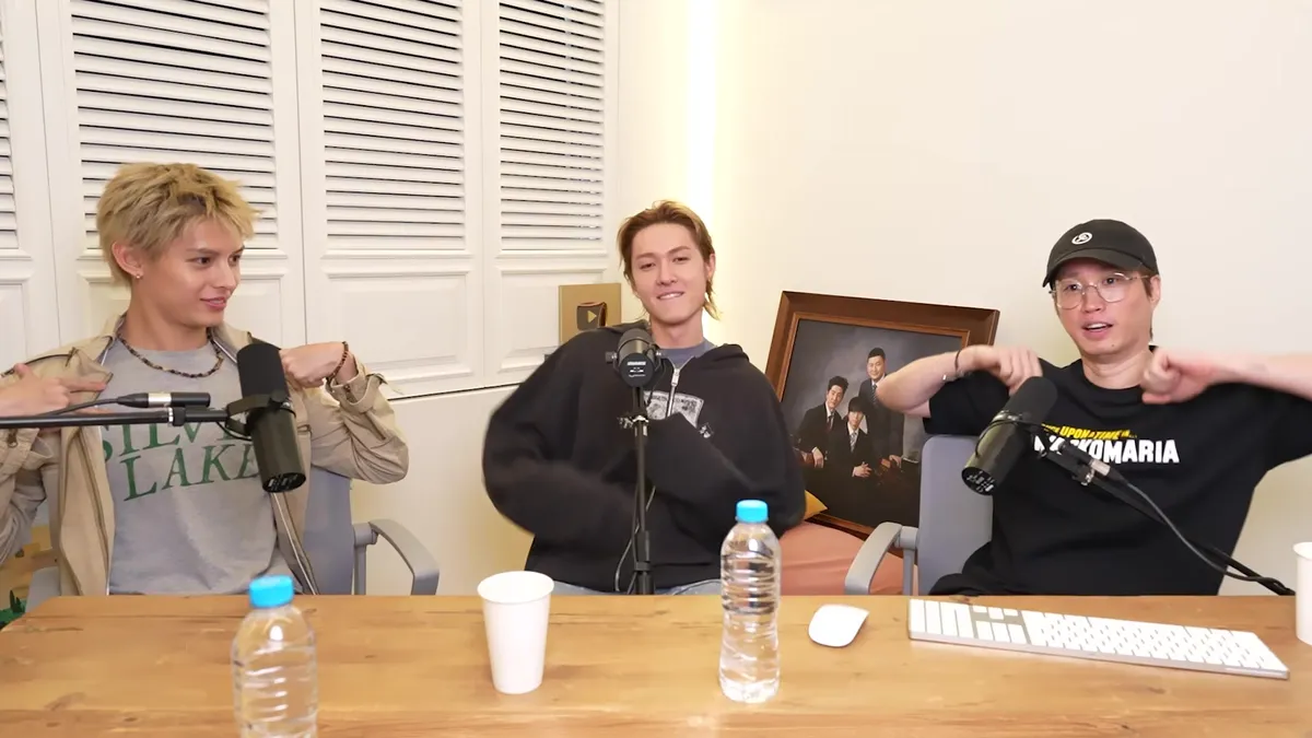 Tablo discusses music with Martin and James from Courtes on his official YouTube channel