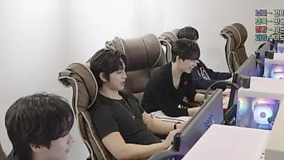 게임 속 캐릭터처럼... 원어스, 디지털 세계관 담은 '접속 중' 영상 공개