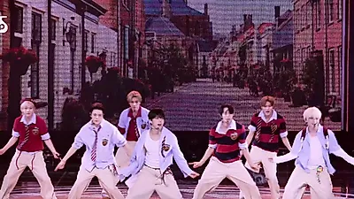휘브 ‘CHERRY PIE’ 인기가요 4K 무대, 표정부터 군무까지 선명했다