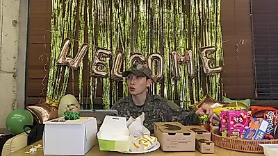 Yoon So-ho reaparece tras el ejército: pastel, risas y una promesa para Oneus