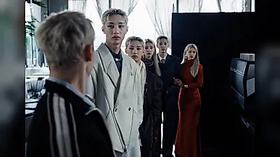 El LP de Seungmin abre un mundo surrealista en el tráiler de Stray Kids para THIS & THAT