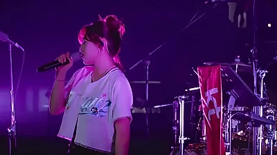 キョンソ、水原KT wiz Parkで切なさ響かせる…球場の熱気も静まる歌声