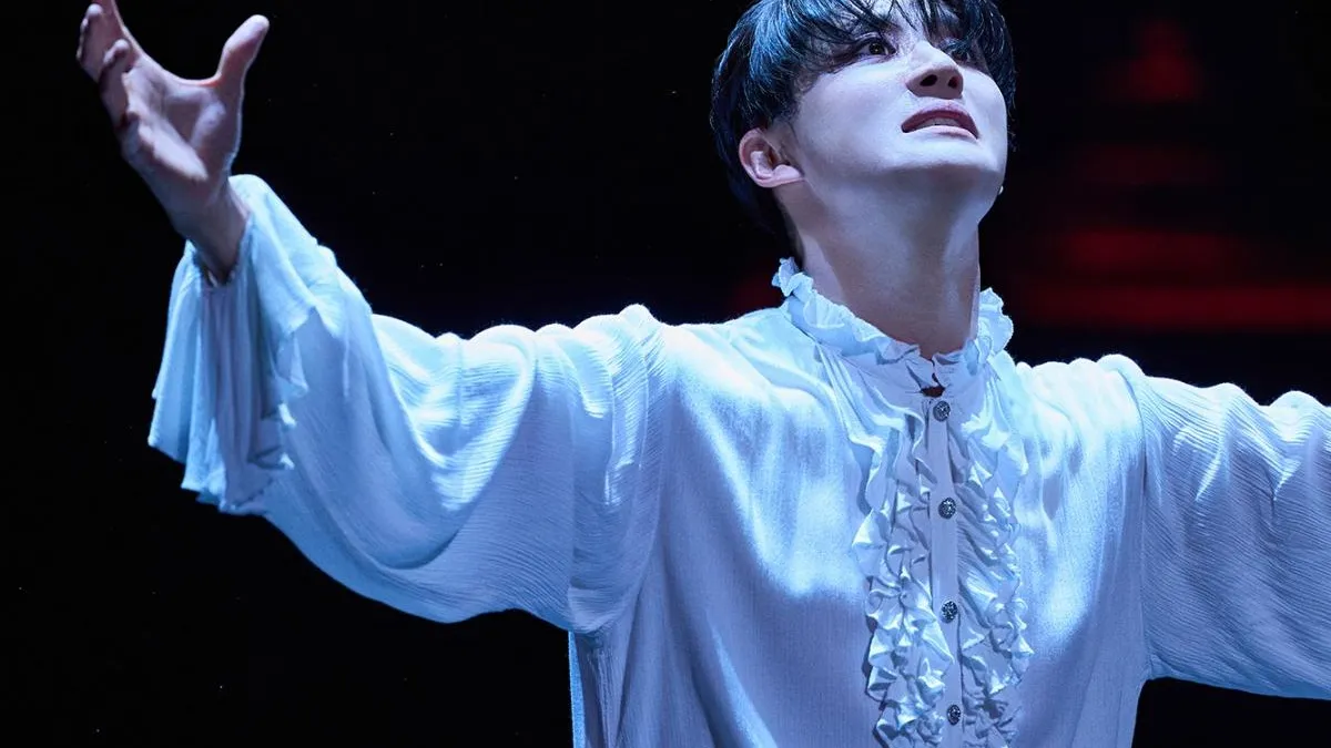 Kim Jun-su Transforms with Black Hair in Musical 'Dracula'