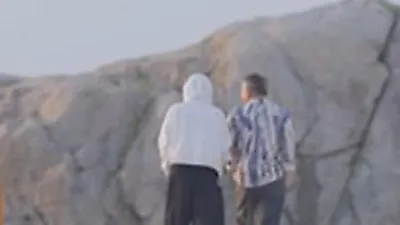 Lee Bong-won greets Gangneung sunrise with a prayer for Park Mi-sun