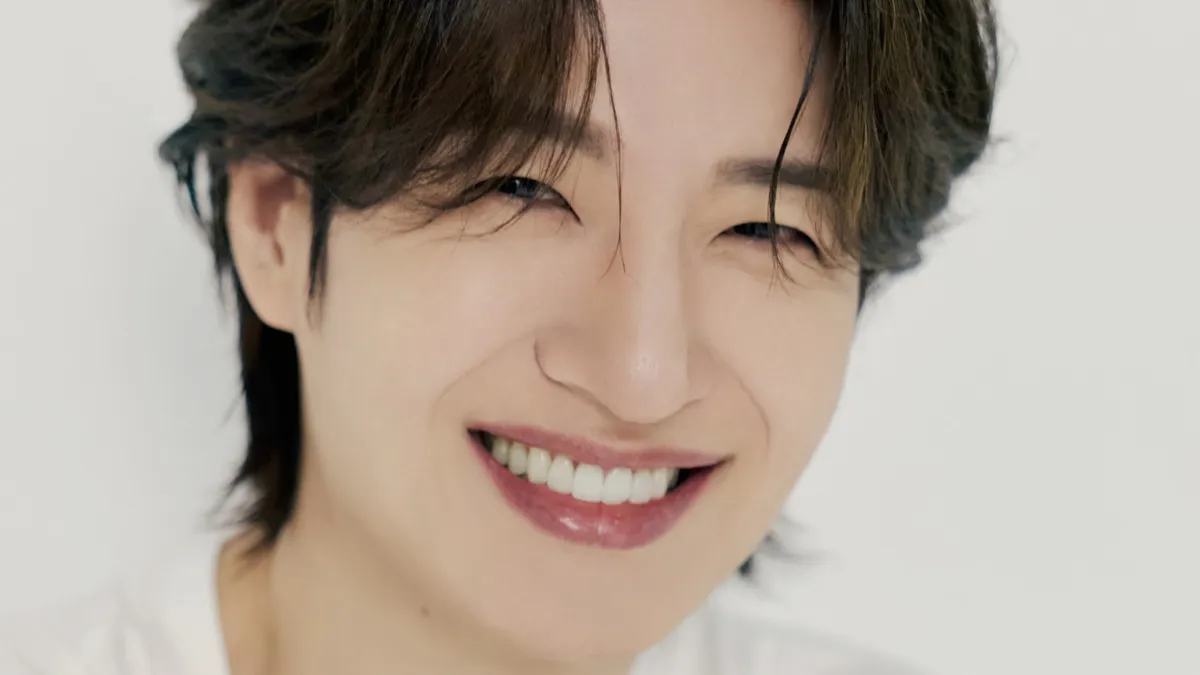 Un video creado por fans celebra el primer puesto de Son Ho-young en las pantallas de Gangnam V-PLEX