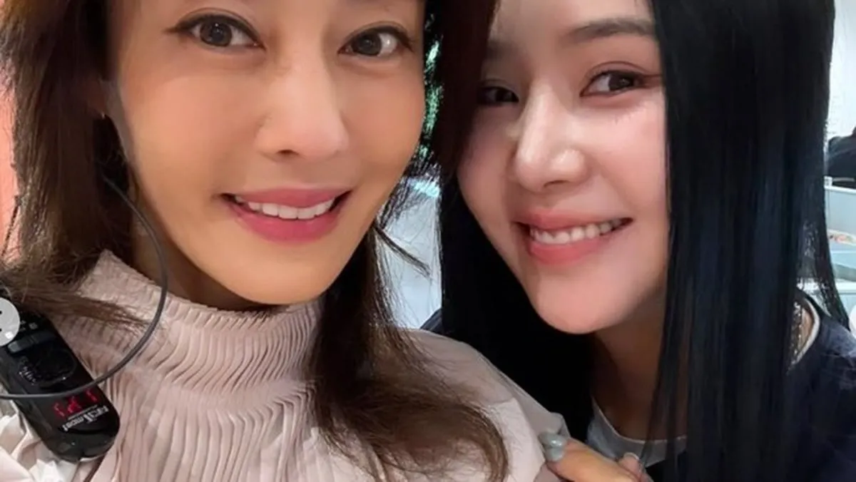 Chao Ru Receives Hair Care at Lee Ji-hyun's Hair Salon