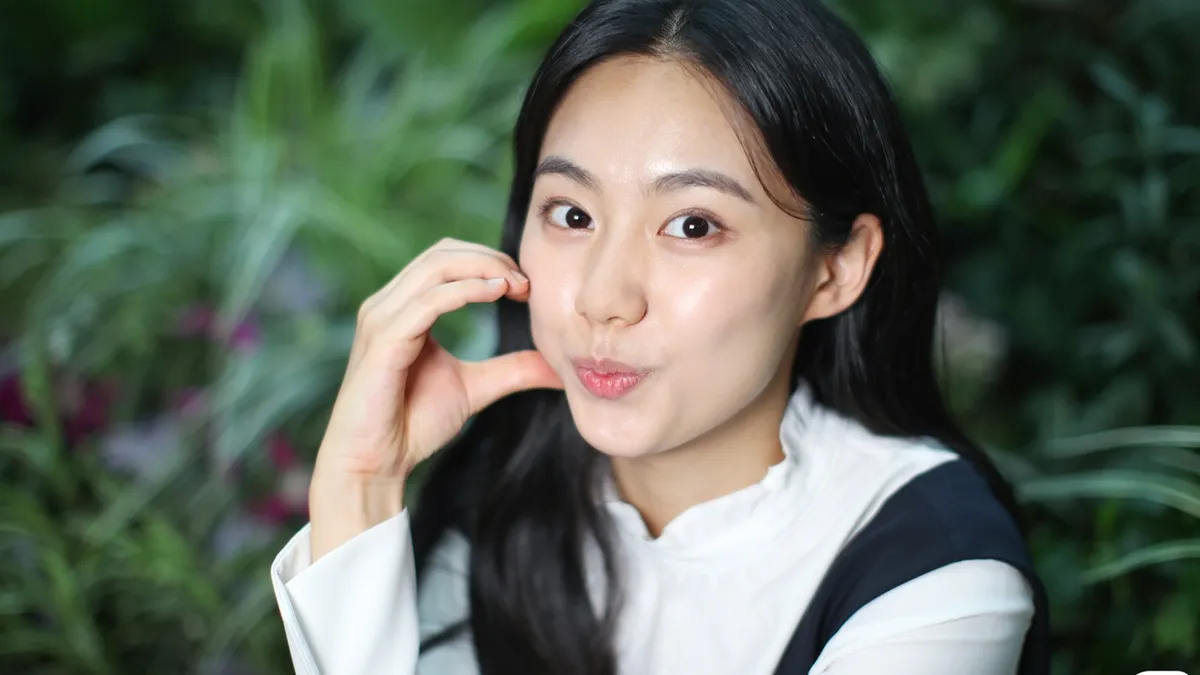 Actress Lee Seo-yeon Shares Recent Update on Ewha Womans University Campus Ahead of Graduation