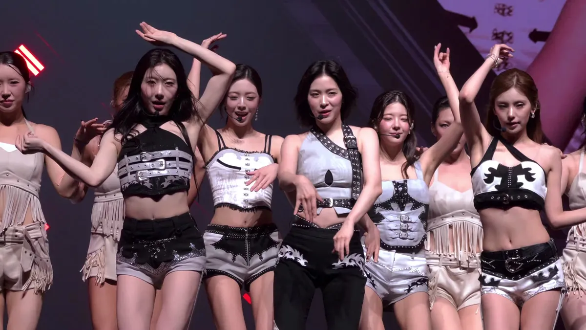 ITZY Delivers Powerful 'Twitch Light' World Tour Performance at Bangkok Impact Arena