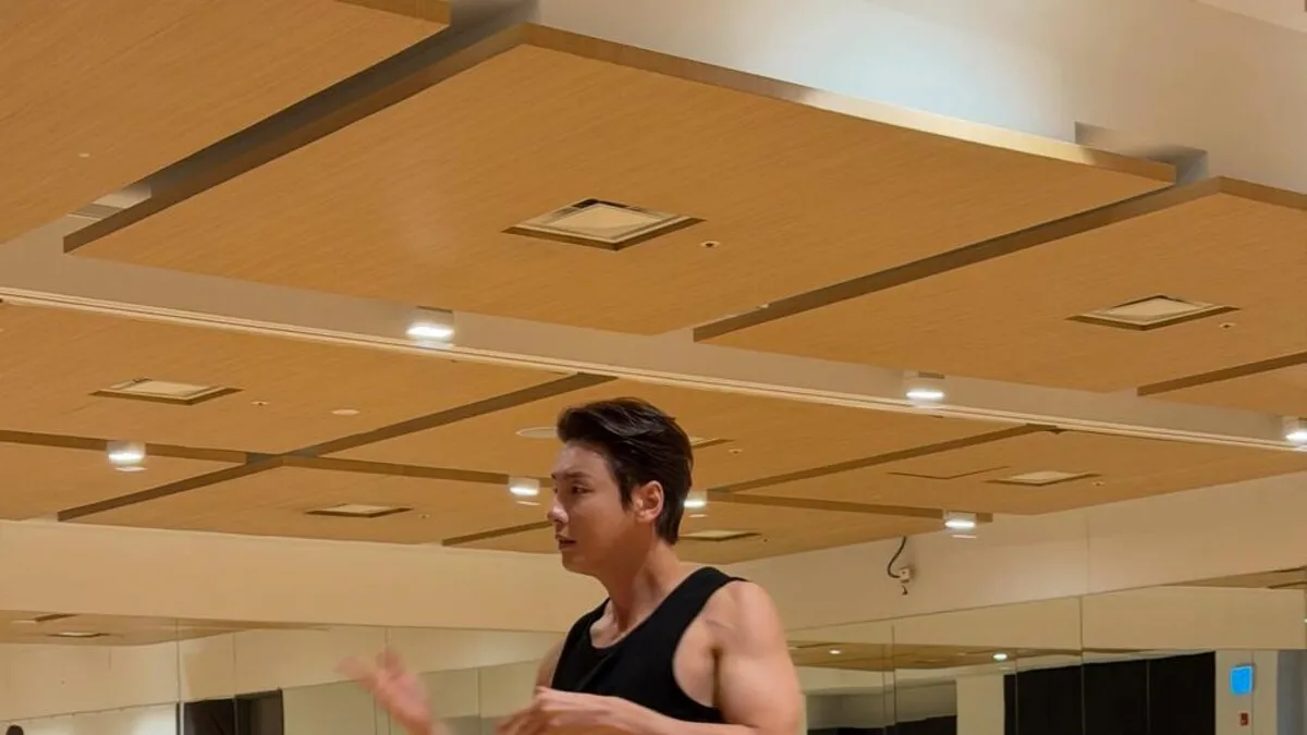 Actor Yoon Shi-yoon Immersed in Character 'Mu-yeong' During Musical 'The Days' Rehearsals