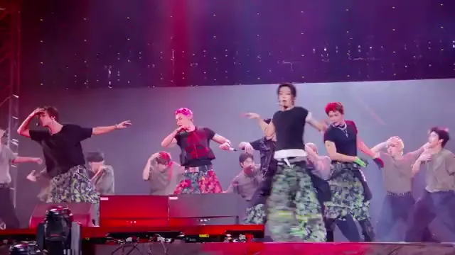 NCT 127 presenta su escenario de 'Piñata' en YouTube